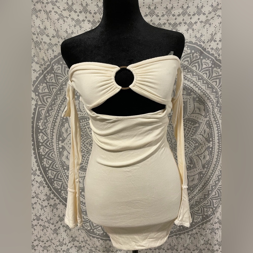 NWT BUTTERFLY SLEEVE BODYCON DRESS